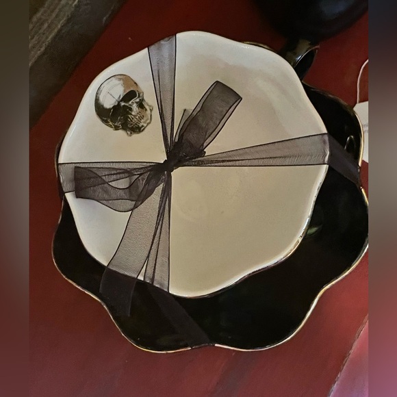 PARK CHATEAU NEW Skull Teacup & Saucer Set Black Iridescent & White W/Gold Trim - Picture 9 of 9